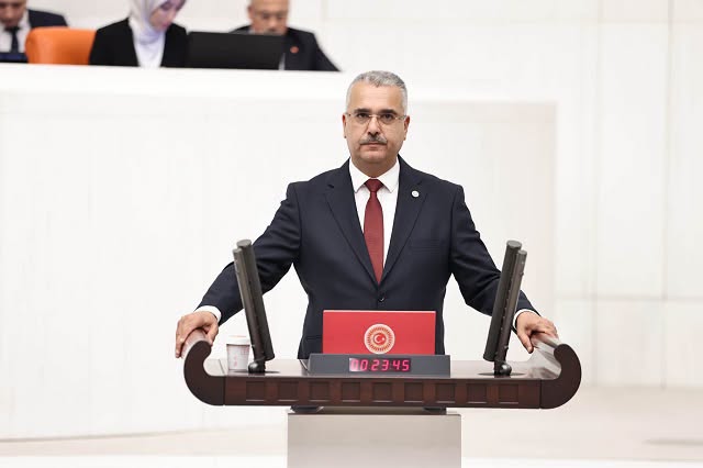 AHLATCI: “GAZİLERİMİZ BAĞIMSIZLIĞIMIZIN VE VATAN SEVGİMİZİN YAŞAYAN ABİDELERİDİR”